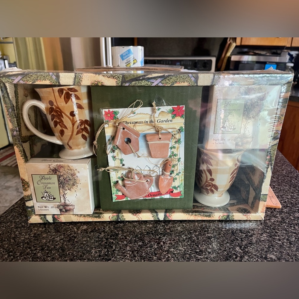 Garden-Themed Mug and Tea Set